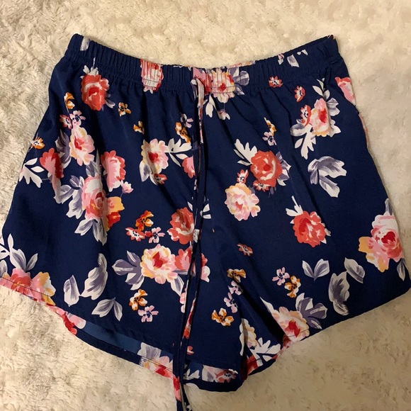 Cute Floral Shorts - Picture 1 of 1